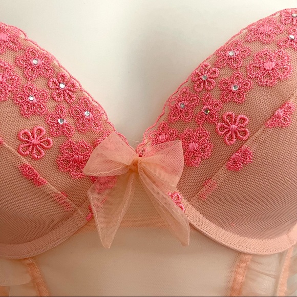 34D Vs Victoria’s Secret Ruffled Floral rhinestones Apron lace satin peach/pink - Picture 10 of 14